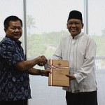 Penyerahan LHP LKPD Kota Mataram oleh Kalan BPK RI Perwakilan Provinsi NTB kepada Ketua DPRD Kota Mataram